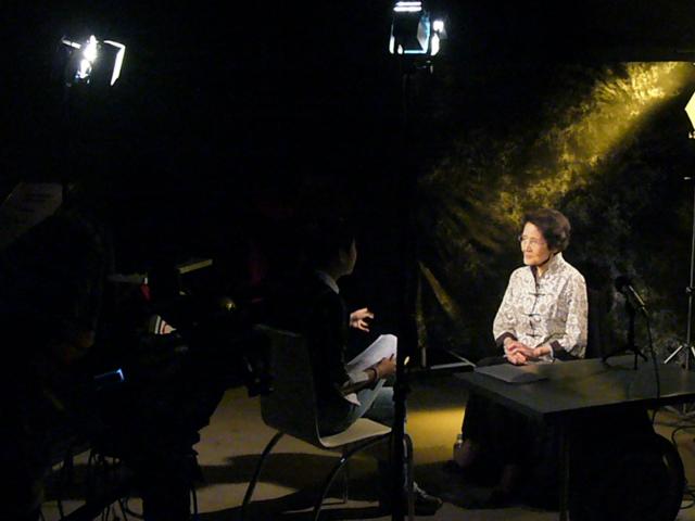 2009年，记者吴达衡正在采访周小燕.jpg